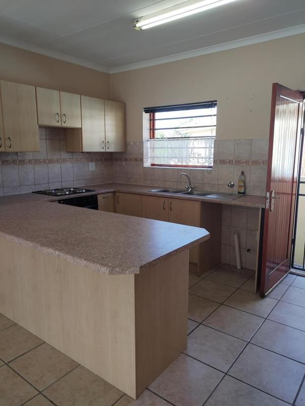 To Let 3 Bedroom Property for Rent in Sandbaai Western Cape